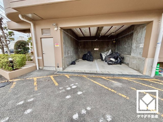 エクセランス向日町の駐輪場