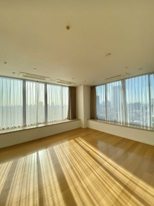 グランスイート麻布台ヒルトップタワーの居間・リビング