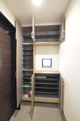 【玄関】 | 座間市栗原中央1丁目　新築戸建て　全2棟【仲介手数料無料】