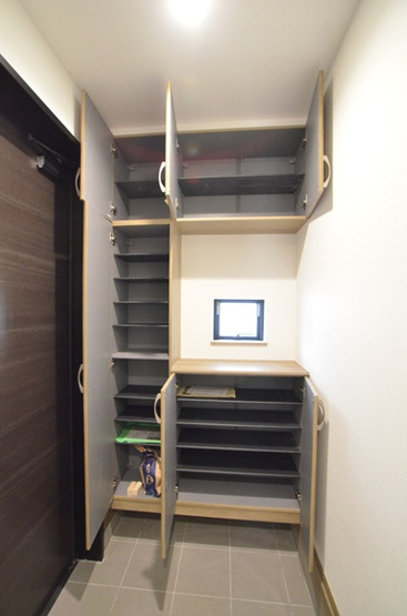 【玄関】 | 座間市栗原中央1丁目　新築戸建て　全2棟【仲介手数料無料】