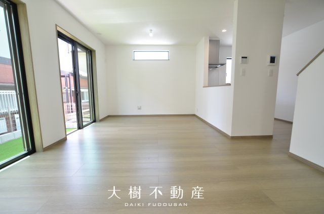 【居間・リビング】 | 座間市栗原中央1丁目　新築戸建て　全2棟【仲介手数料無料】 | 【仲介手数料無料でご紹介可能です】大樹不動産