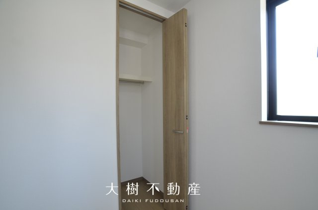 【洋室】 | 座間市栗原中央1丁目　新築戸建て　全2棟【仲介手数料無料】 | 2階　洋室3（4.5帖）クローゼット