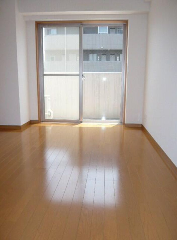 パークマンションの居間・リビング|お掃除がしやすいフローリングのお部屋☆(同一仕様写真)