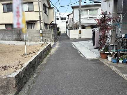 吉島西1丁目の前面道路含む現地写真