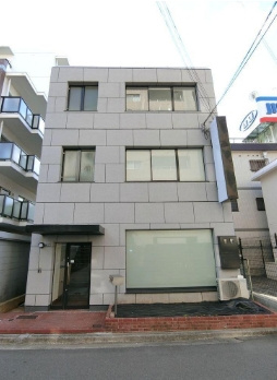 協栄興産ビルの外観