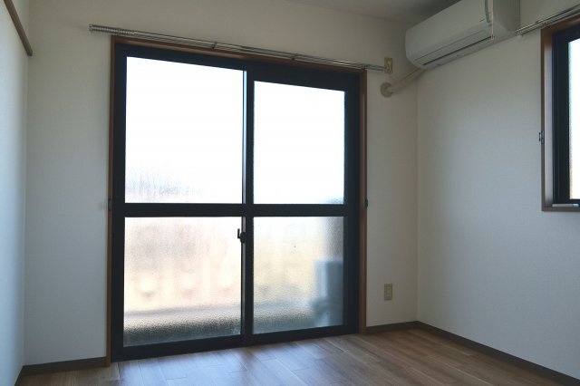 レジェン笠原弐番館の洋室|6畳の洋室です