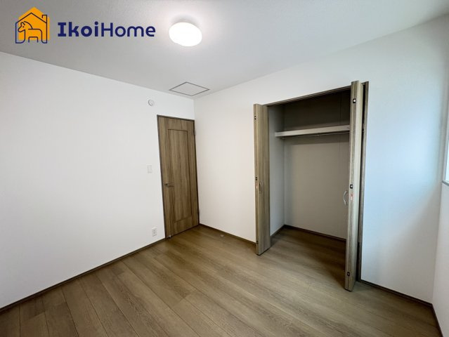 神戸市西区糀台３丁目　B号棟　新築戸建の寝室|◆同社施工例◆注意。カーテン・カーテンレールは付いておりません。弊社にご相談ください。