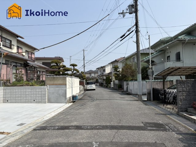 神戸市西区糀台３丁目　B号棟　新築戸建の前面道路含む現地写真|●年中無休：当日予約可●前面道路南向き幅員約6.5ｍで広々しております！交通量も少なく安心！