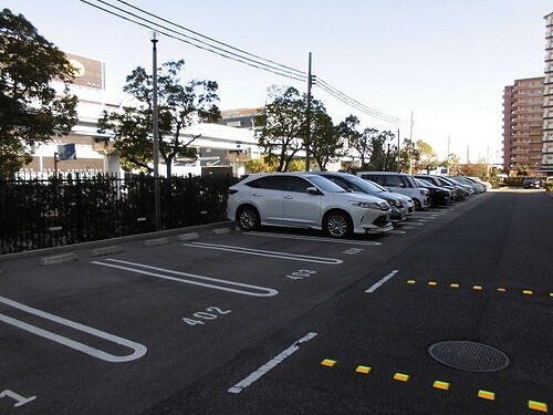 ポートアイランド住宅四六号棟の駐車場|駐車場　※2025年11月撮影の写真