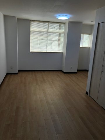 中野第２ビルの居間・リビング|ゆったりとしたリビングです