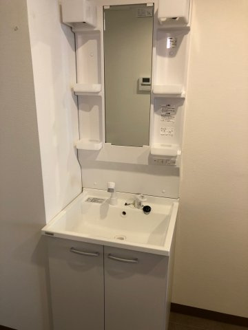 中野第２ビルの洗面所|脱衣スペースもあります