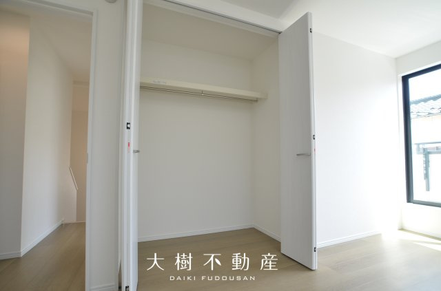 【洋室】 | 座間市栗原中央1丁目　新築戸建て　全2棟【仲介手数料無料】 | 2階　洋室2（7.5帖）クローゼット