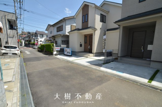 【前面道路含む現地写真】