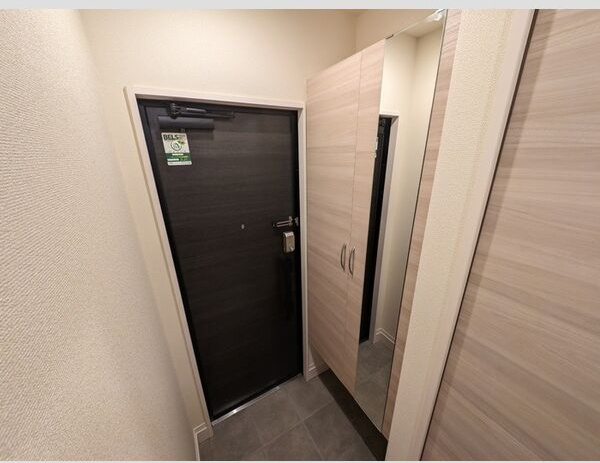 D-ROOM茜部中島　B棟の玄関