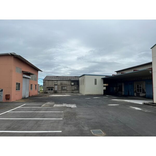 北山崎町西山倉庫・工場の外観