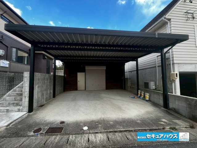 【中古戸建】日進市香久山5丁目の駐車場|【車庫】
◆カーポート付きの車庫です♪
