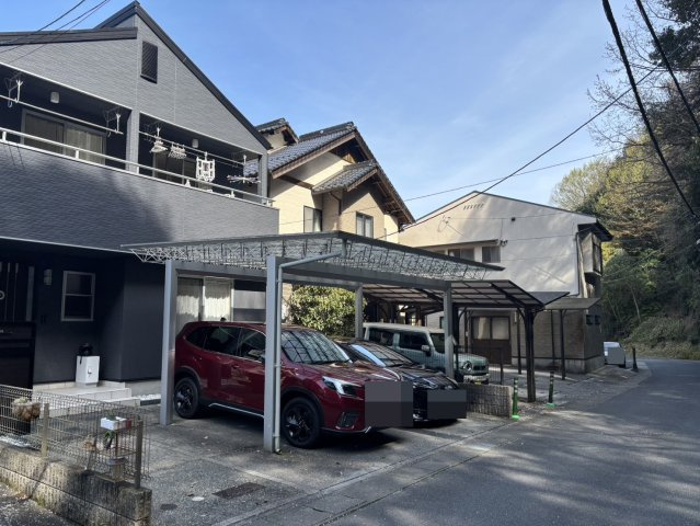 広島市佐伯区八幡5丁目　中古一戸建ての前面道路含む現地写真