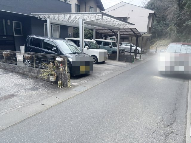 広島市佐伯区八幡5丁目　中古一戸建ての前面道路含む現地写真