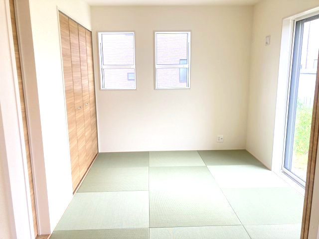 ブルーミングガーデン前橋市龍蔵寺町　2号棟の和室|1階和室5.25帖です。い草香る和室はくつろぎスペースに最適ですよ♪