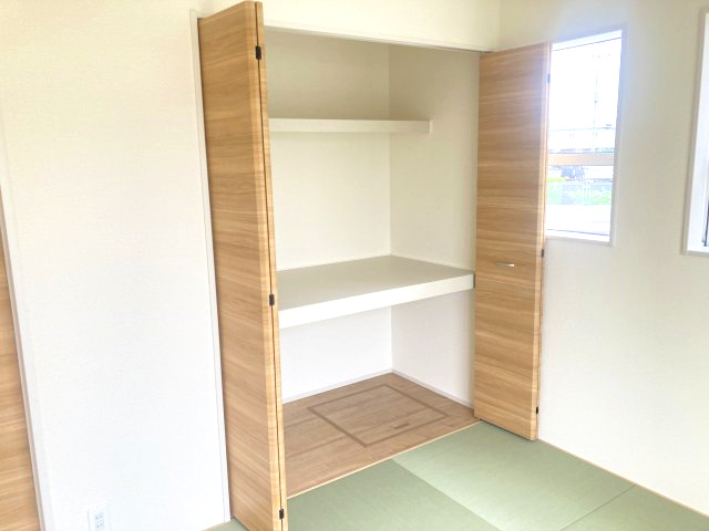 ブルーミングガーデン前橋市龍蔵寺町　2号棟の和室|和室にも収納のためのスペースです