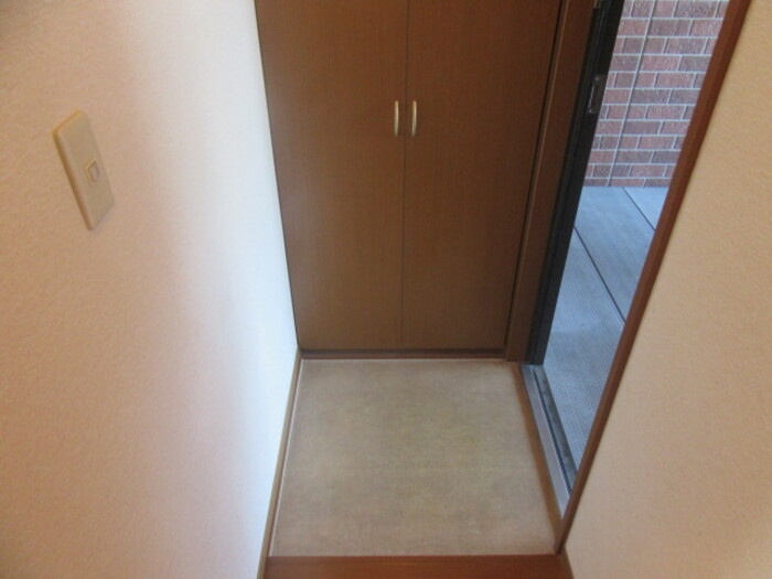 リビングタウン南四ツ居　Ｃの玄関