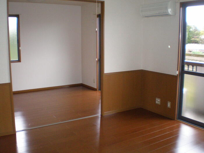 リビングタウン南四ツ居　Ｃの居間・リビング