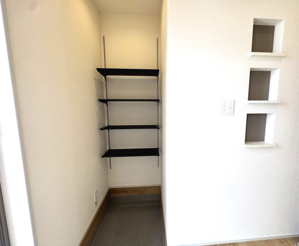 ブルーミングガーデン前橋市龍蔵寺町　1号棟の収納|玄関にはシューズインクロークがあります♪