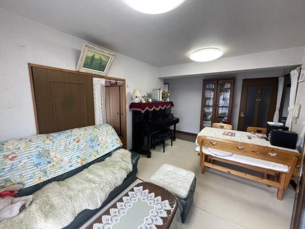 シーサイド平田の居間・リビング|約11.3帖のリビング。大型家具を置いても圧迫感がなく様々なインテリアの配置が楽しめます◎