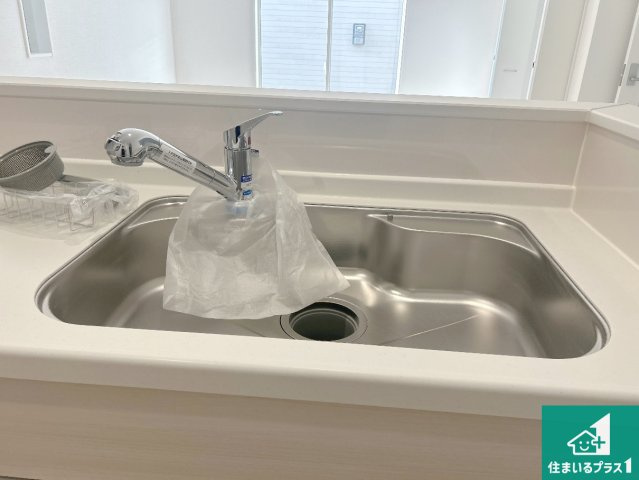 神戸市西区王塚台　第6期　新築一戸建ての設備|蛇口の先端に浄水器を内蔵しています！原水と浄水、お湯と冷水、シャワーの切替えがワンタッチなので用途によって使い分けられます。