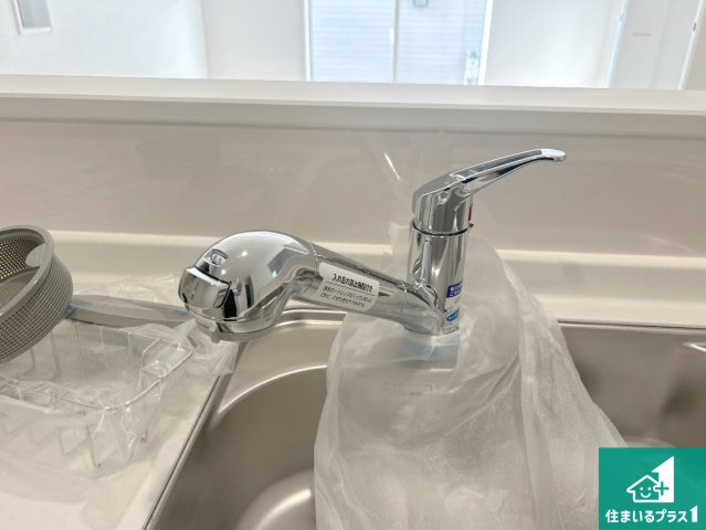 神戸市西区王塚台　第6期　新築一戸建ての設備|浄水器を内蔵！炊飯時、お茶を作る時に安心してお水を使えます！お湯と冷水、浄水と原水、シャワーの切替えもワンタッチです！