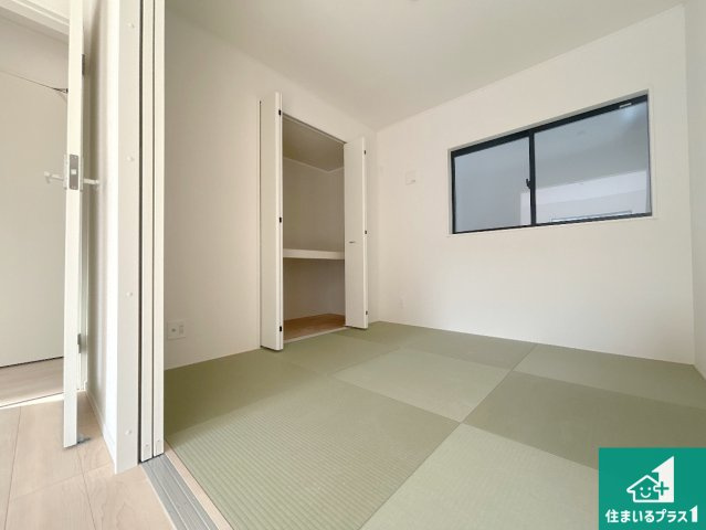 神戸市西区王塚台　第6期　新築一戸建ての和室|一室あると便利な和室は客間としてだけでなく、小さなお子様のプレイルームや食後のくつろぎスペースとしてもご利用いただけます。収納もついていますので大活躍間違いなし！