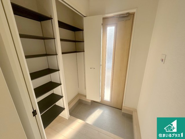 神戸市西区王塚台　第6期　新築一戸建ての玄関|シューズボックスにはたくさんの靴が収納できるので玄関周りはいつもスッキリ！ご家族が増えても安心！