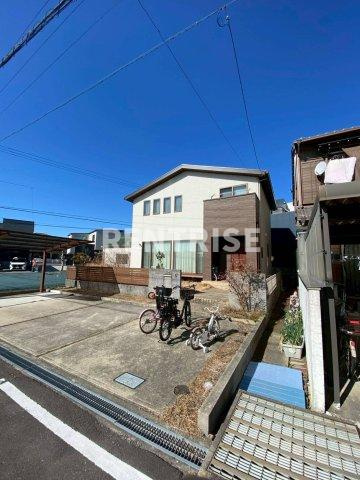 八剱町岩塚戸建のトイレ