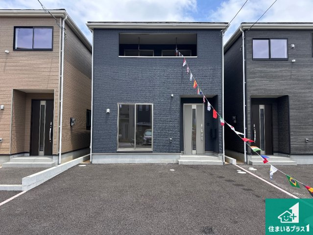 神戸市西区王塚台　第6期　新築一戸建ての駐車場|並列2台駐車可能！ゆとりの駐車スペースで車庫入れもスムーズ！

