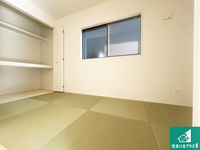神戸市西区王塚台　第6期　新築一戸建ての和室|一室あると便利な和室は客間としてだけでなく、小さなお子様のプレイルームや食後のくつろぎスペースとしてもご利用いただけます。収納もついていますので大活躍間違いなし！