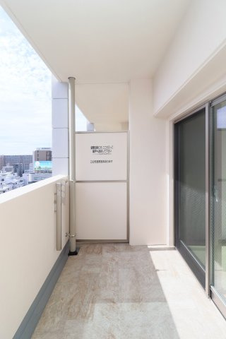 サヴォイ　ラ・シャンス　5階のバルコニー|別号室のものになります。現状優先。