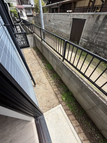 ハイツサニーヒル東棟のバルコニー