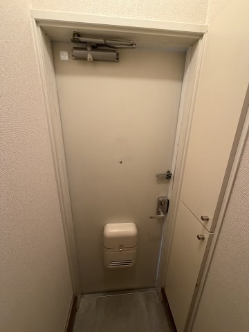 ハイツサニーヒル東棟の玄関