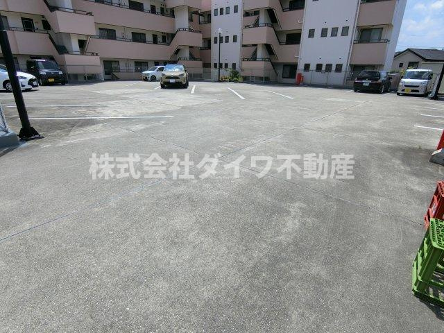 マンションイレブンの駐車場