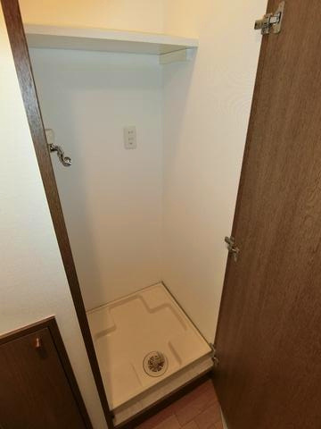 ドゥーエ学芸大学の設備|洗濯機置き場です