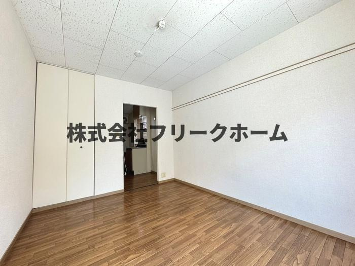 武蔵野市吉祥寺北町１丁目のアパートの居間・リビング