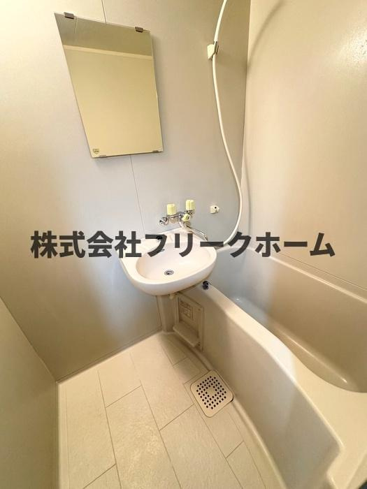 武蔵野市吉祥寺北町１丁目のアパートの浴室