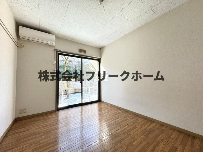 武蔵野市吉祥寺北町１丁目のアパートの居間・リビング