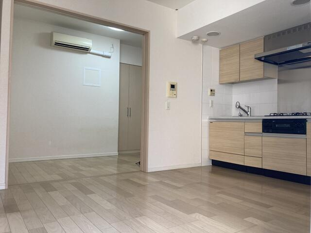 ルピナス高輪の居間・リビング|こちらのリビングで趣味の時間をお楽しみください