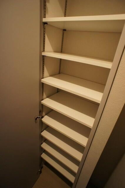 ボウ　ベルズ　ハウス笹塚の収納|たっぷり収納できるシューズボックスで玄関が整います。