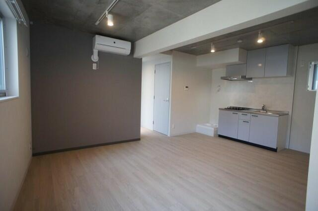 ボウ　ベルズ　ハウス笹塚の洋室|明るい室内で開放感◎。落ち着いた雰囲気のお部屋です。 