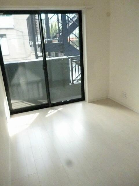 ブリステラス学芸大学前の洋室|コンパクトで使いやすい洋室です