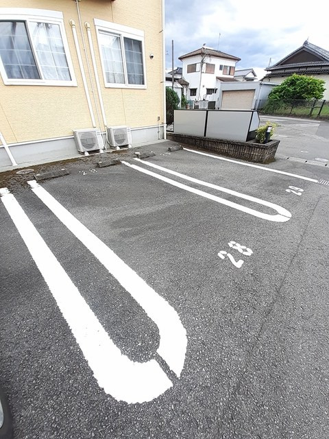 ゴールデン・リリィＤの駐車場|駐車場