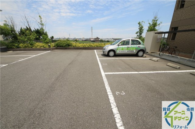 ルミナスコートⅡの駐車場