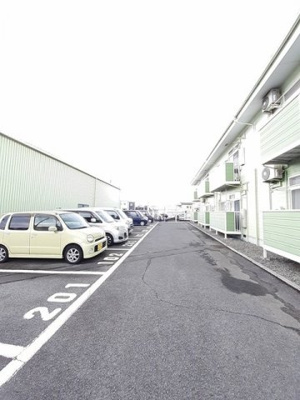 【駐車場】 | ニューシティマツザワ | カースペースがあります